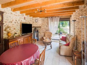 Maison de vacances Stone holiday home in Saint Cernin de l Herm with pool  24550 Saint-Cernin-de-lʼHerm Aquitaine