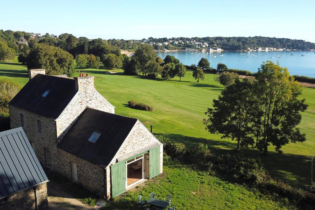 Maison de vacances Stone house with view on the sea and the golf Chemin du roch glaz 29660 Carantec