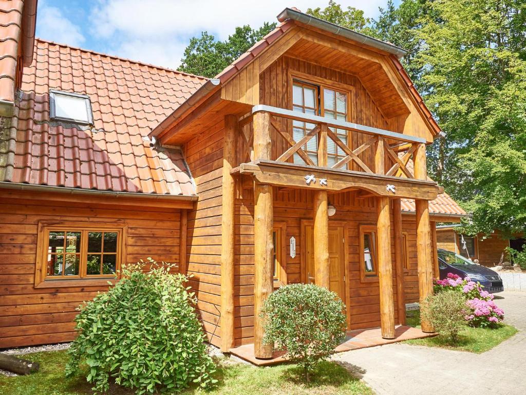 Strandschlösschen Sellin - House Half 1 Weißer Steg 8 - Apartment 01, 18586 Sellin