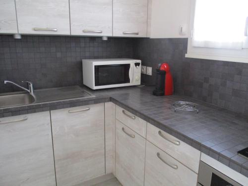 STUDIO 2 PERS PROCHE PLAGE ET COMMERCES
