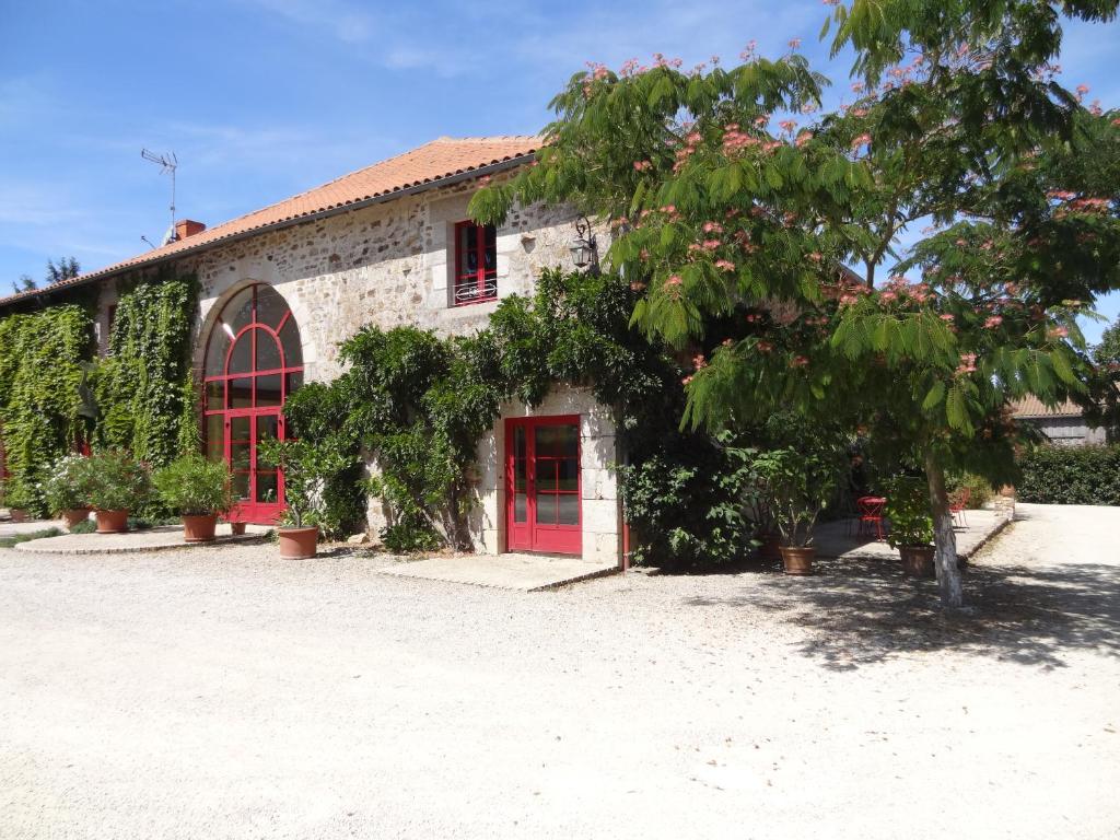 Studio duplex avec spa et cour privée