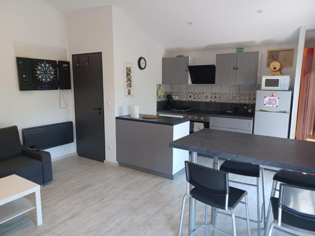 studio indépendant dans villa avec piscine jacuzzi 83550 Vidauban