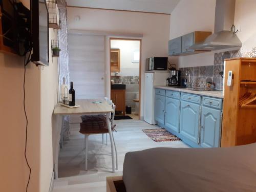 Studio indépendant dans villa
