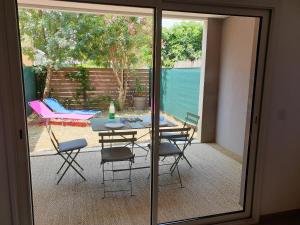 Studio neuf, centre-ville et proche des plages
