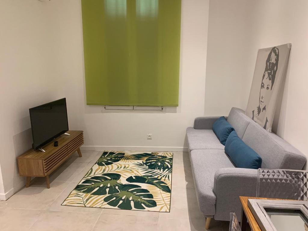 Studio with a panoramic view at the last floor of the residence with a pool 06600 Antibes