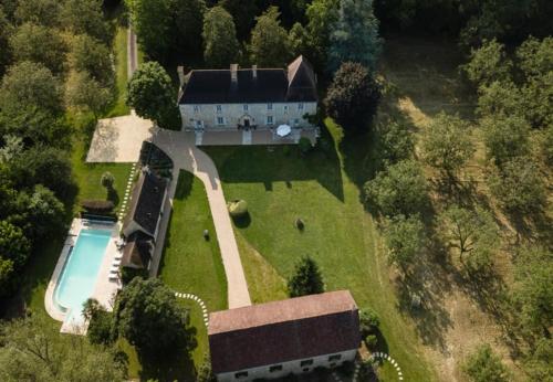 Stunning 2-Bed restored House privert river view