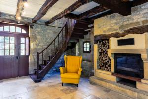 Stunning 2-Bed restored House privert river view