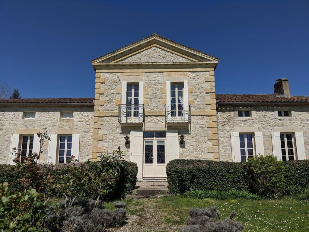 Maison de vacances Stunning 7-Bed Vineyard masters house in Dieulivol 6 Tourneguy 33580 Dieulivol