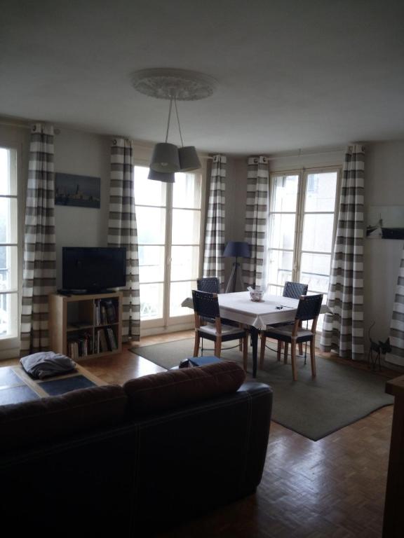 Stunning apartment in Moelan Sur Mer with 3 Bedrooms, Sauna and Outdoor swimming pool