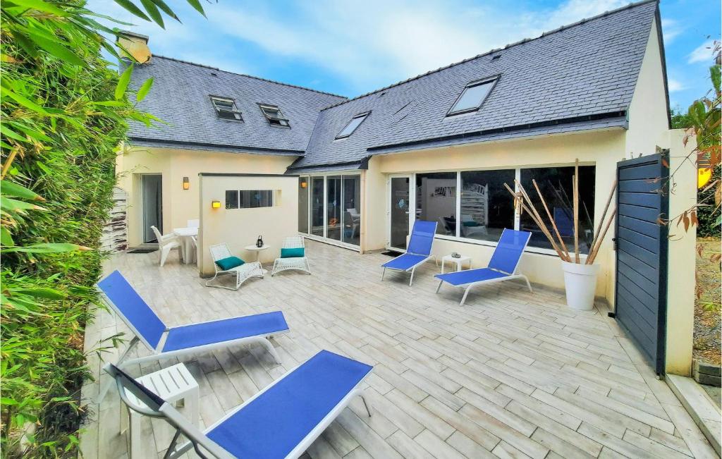Stunning apartment in Moelan Sur Mer with 3 Bedrooms, Sauna and Outdoor swimming pool , 29350 Moëlan-sur-Mer