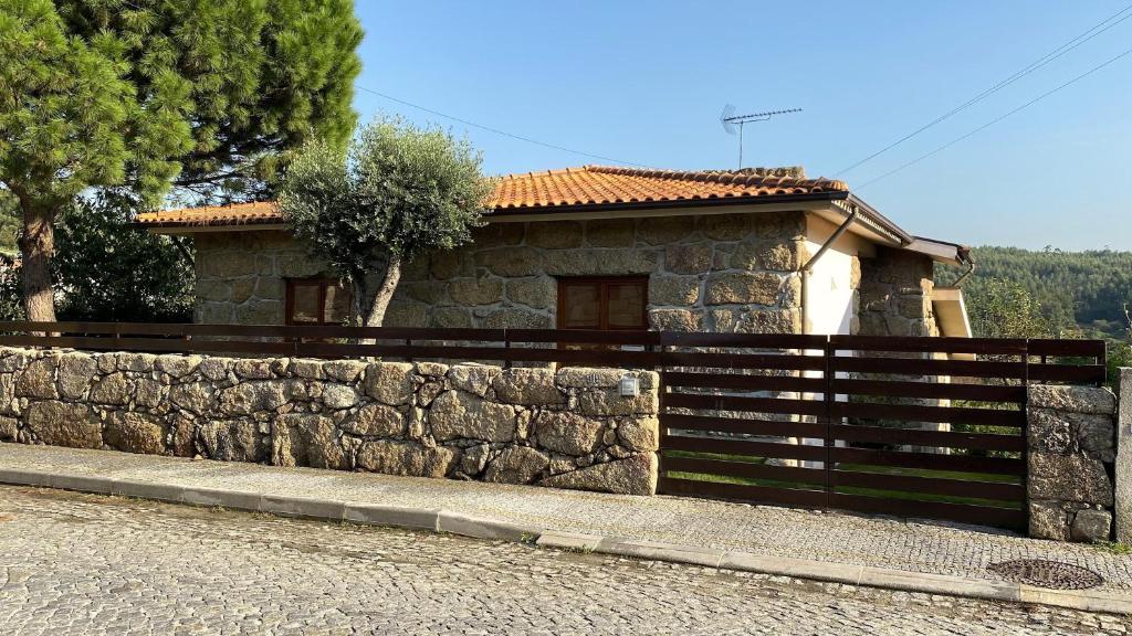 Maison de vacances Stunning Country Side House with swimming pool 919 Avenida de Ordins 4560-192 Penafiel