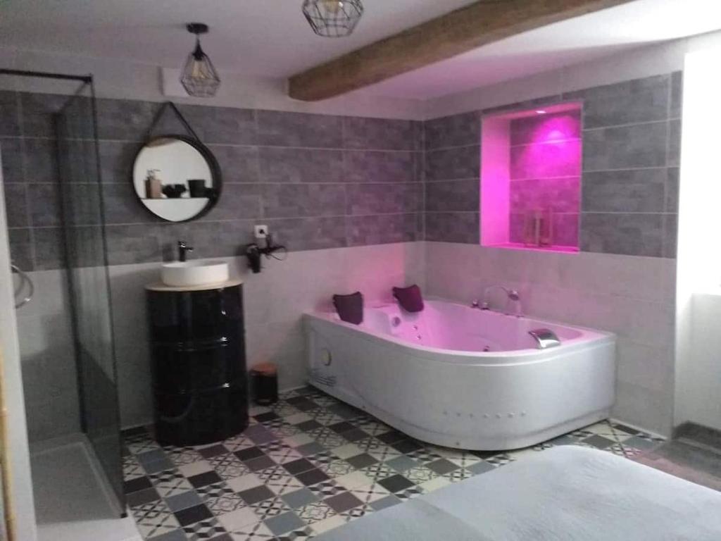 Stunning farmhouse with heated private pool in Provence 84210 Pernes-les-Fontaines