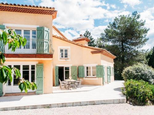 Stunning Holiday Home in Brue Auriac with Swimming Pool