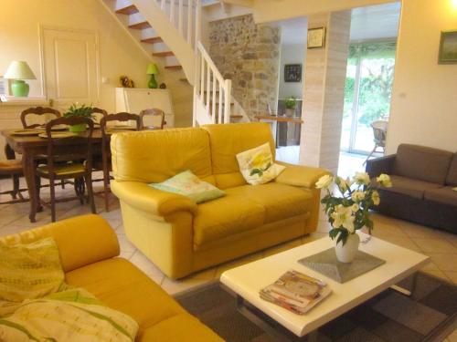 Stunning Holiday Home in Escalles near Sea