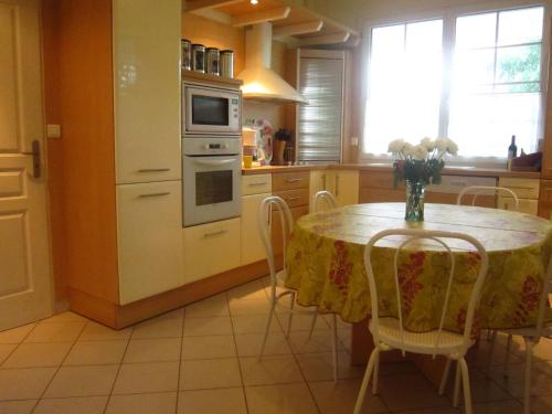 Stunning Holiday Home in Escalles near Sea