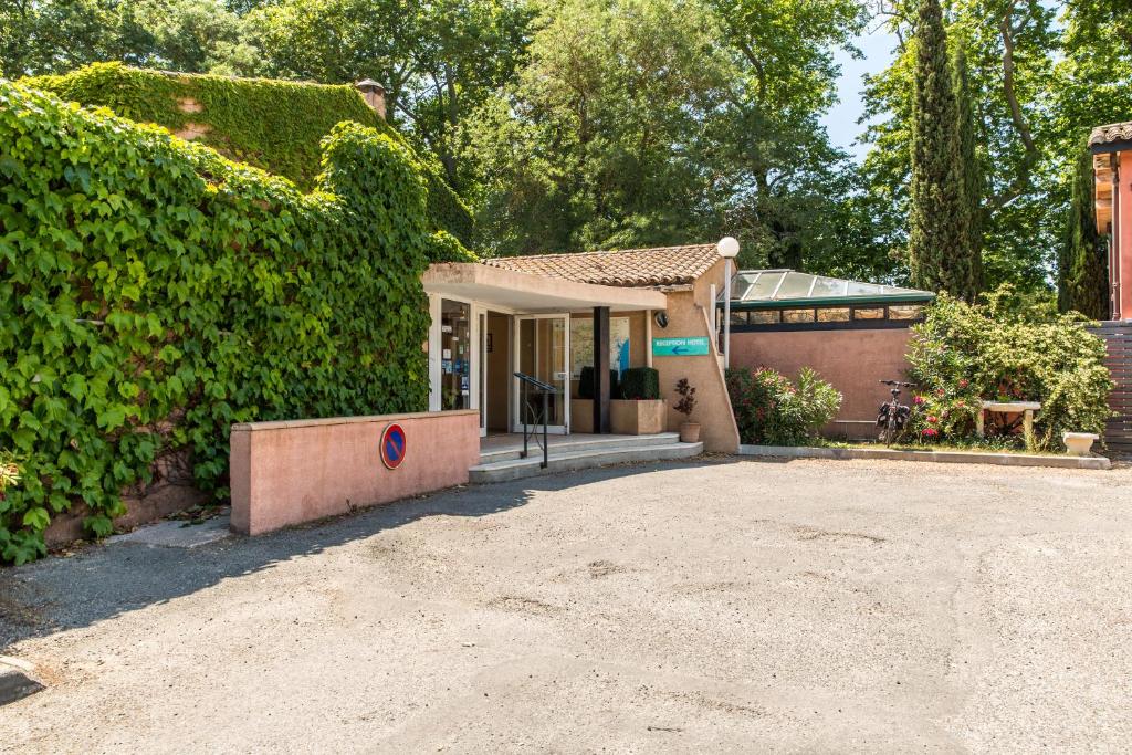 Stunning Holiday Home in Quin Villa near Beach 50310 Quinéville