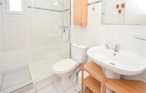 Stunning home in Aigues-Mortes with Outdoor swimming pool, WiFi and 3 Bedrooms