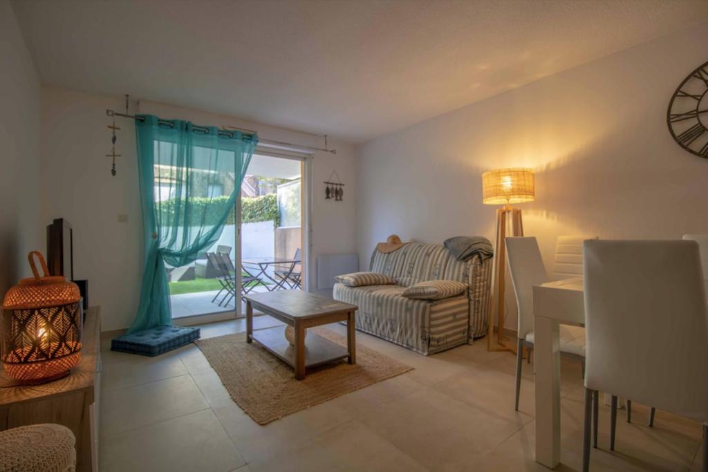 Stunning home in Aigues-Vives with Outdoor swimming pool, 6 Bedrooms and WiFi 30670 Aigues-Vives