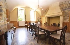 Stunning home in Anduze with 5 Bedrooms, Internet and Outdoor swimming pool