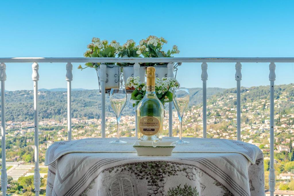 Stunning home in Anduze with 5 Bedrooms, Internet and Outdoor swimming pool 30140 Anduze