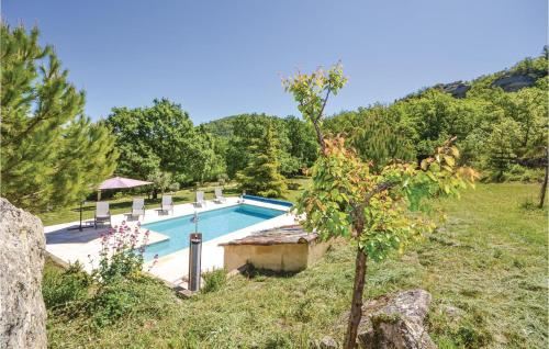 Stunning home in Apt with 2 Bedrooms, WiFi and Outdoor swimming pool