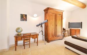 Stunning home in Apt with 2 Bedrooms, WiFi and Outdoor swimming pool