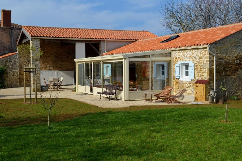 Stunning home in Apt with 2 Bedrooms, WiFi and Outdoor swimming pool 84400 Apt