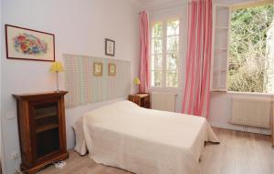 Stunning home in Arles with WiFi, Private swimming pool and Outdoor swimming pool