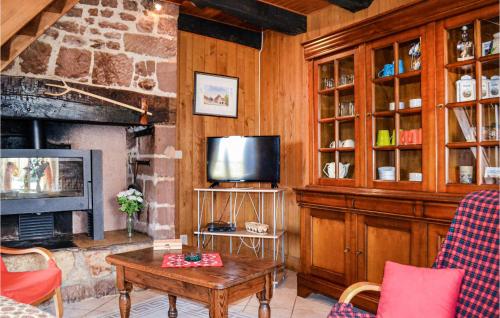 Stunning home in Badefols DAns with 4 Bedrooms, Private swimming pool and Outdoor swimming pool