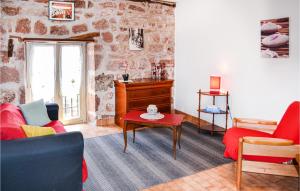 Stunning home in Badefols DAns with 4 Bedrooms, Private swimming pool and Outdoor swimming pool