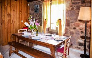 Stunning home in Badefols DAns with 4 Bedrooms, Private swimming pool and Outdoor swimming pool