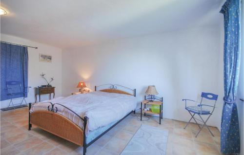 Stunning home in Bagnols en Foret with 4 Bedrooms, Private swimming pool and Outdoor swimming pool