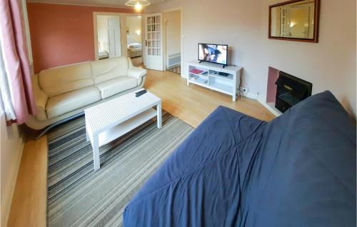 Stunning home in Bannalec with WiFi and 2 Bedrooms