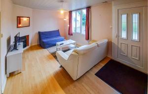 Stunning home in Bannalec with WiFi and 2 Bedrooms