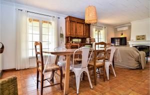Stunning home in Bellegarde with 4 Bedrooms, WiFi and Swimming pool