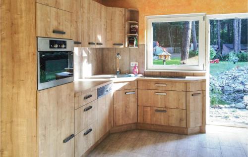 Stunning home in Berlin with 4 Bedrooms, Sauna and WiFi