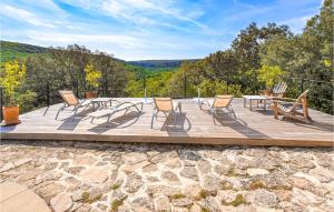 Stunning home in Bonnieux with WiFi, Private swimming pool and Outdoor swimming pool