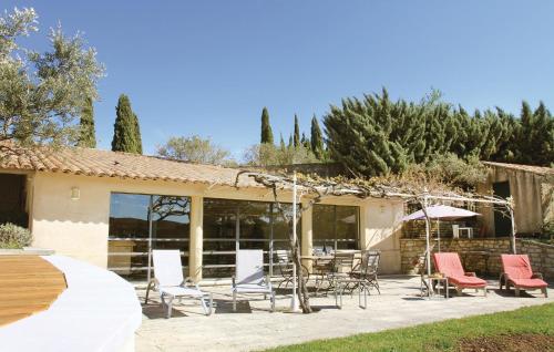 Stunning home in Bonnieux with WiFi, Private swimming pool and Outdoor swimming pool