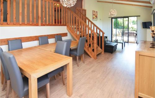 Stunning home in Bordezac with 3 Bedrooms and Outdoor swimming pool
