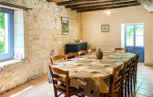 Stunning home in Bourgueil with 4 Bedrooms and WiFi