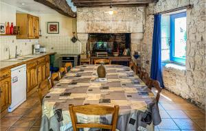 Stunning home in Bourgueil with 4 Bedrooms and WiFi