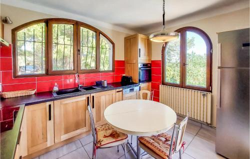 Stunning home in Bouzigues with Outdoor swimming pool, 3 Bedrooms and WiFi