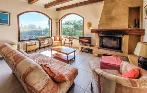 Stunning home in Bouzigues with Outdoor swimming pool, 3 Bedrooms and WiFi