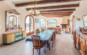 Stunning home in Bouzigues with Outdoor swimming pool, 3 Bedrooms and WiFi