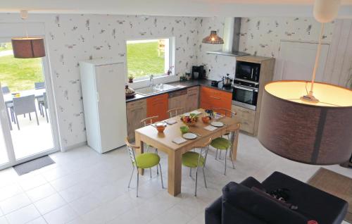 Stunning home in Brain-sur-Alonnes with 3 Bedrooms and WiFi