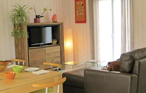 Stunning home in Brain-sur-Alonnes with 3 Bedrooms and WiFi