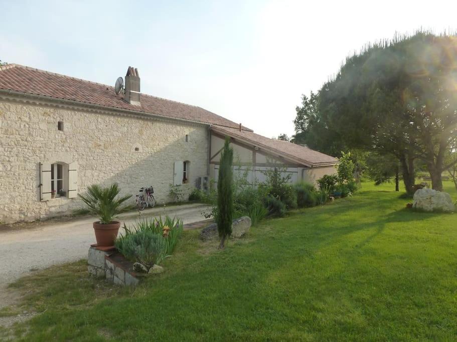 Stunning home in Campsegret with 4 Bedrooms, Private swimming pool and Outdoor swimming pool