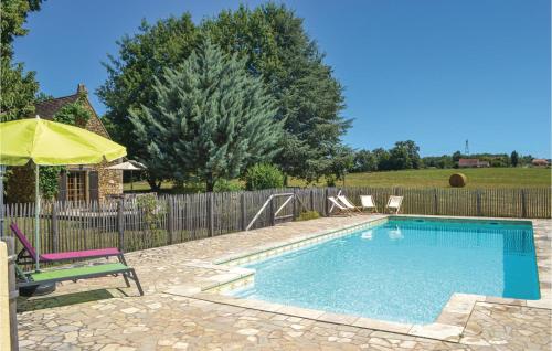 Stunning home in Campsegret with 4 Bedrooms, Private swimming pool and Outdoor swimming pool