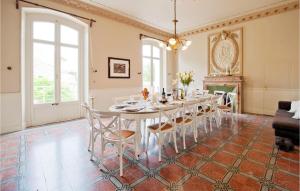 Stunning home in Canet with Outdoor swimming pool, 7 Bedrooms and WiFi