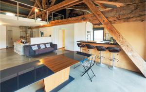 Stunning home in Capestang with Outdoor swimming pool, 3 Bedrooms and Heated swimming pool